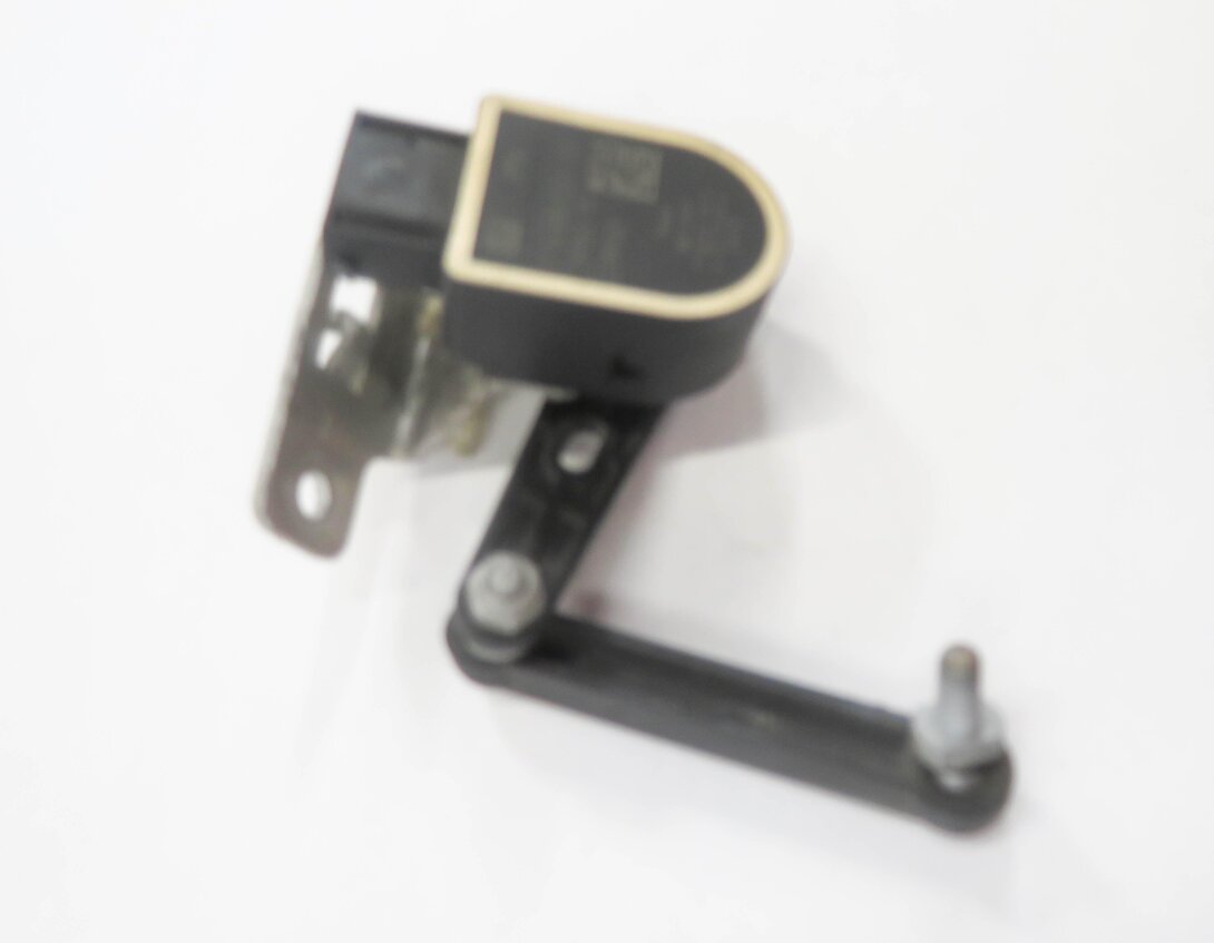 Thumbnail 6: 2013 BMW 528i (F10) LEFT DRIVER REAR SUSPENSION HEIGHT LEVEL SENSOR