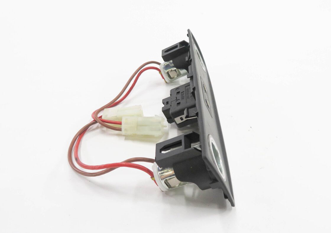 Thumbnail 5: 2008 BMW X5 (E70) REAR ENTERTAINMENT HEADPHONE JACKS w/ 12v SOCKETS