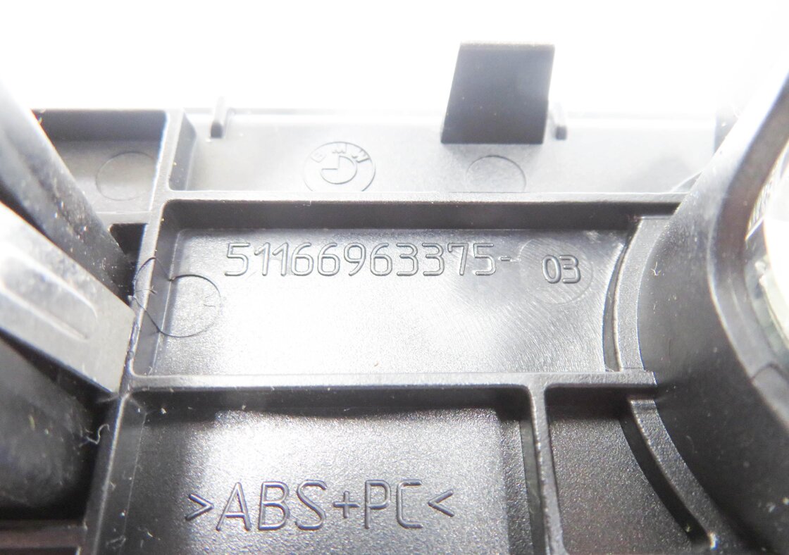 Thumbnail 7: 2008 BMW X5 (E70) REAR ENTERTAINMENT HEADPHONE JACKS w/ 12v SOCKETS
