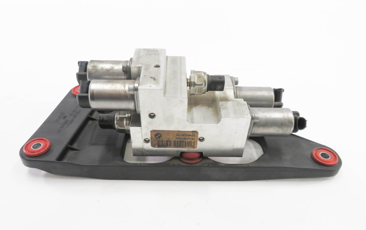 Thumbnail 2: 2008 BMW X5 (E70) DYNAMIC DRIVE SUSPENSION HYDRAULIC VALVE BLOCK