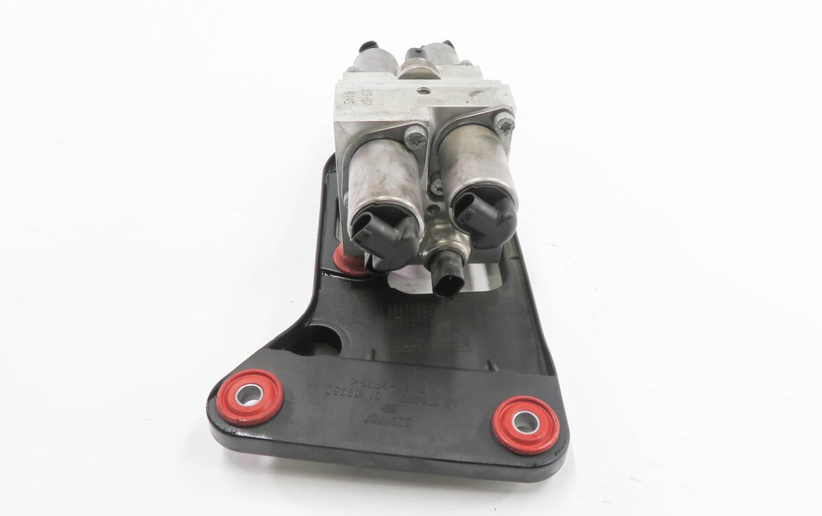 Thumbnail 3: 2008 BMW X5 (E70) DYNAMIC DRIVE SUSPENSION HYDRAULIC VALVE BLOCK
