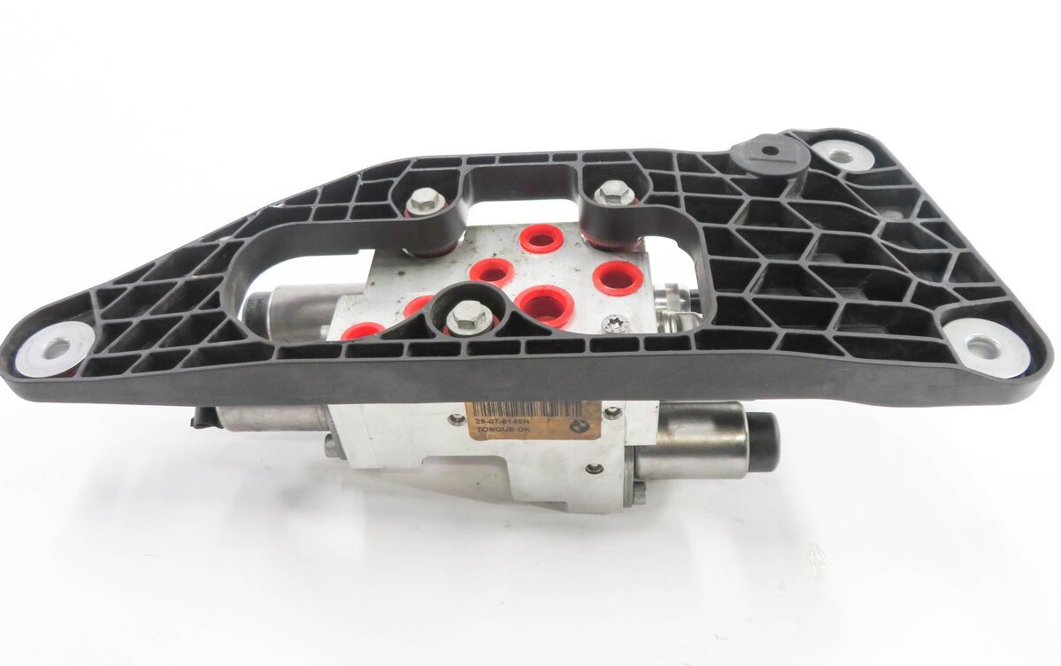 Thumbnail 5: 2008 BMW X5 (E70) DYNAMIC DRIVE SUSPENSION HYDRAULIC VALVE BLOCK