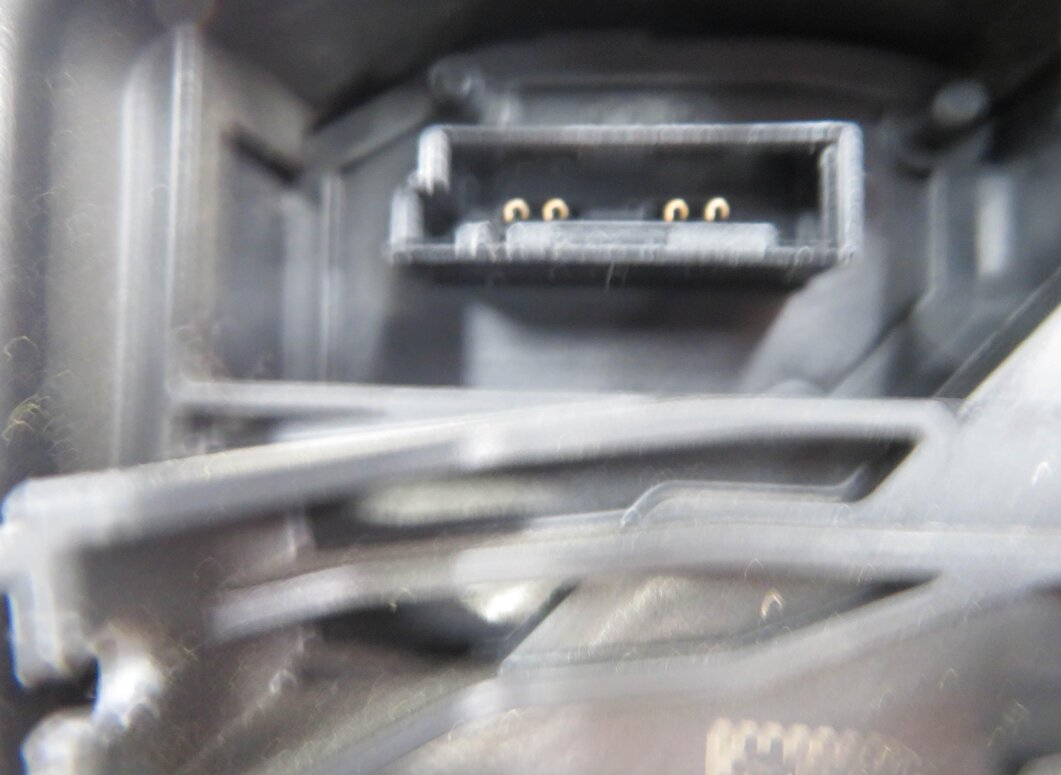 Thumbnail 6: 10-18 BMW E90 F30 F32 E60 F10 F01 F25 F26 E70 E71 - RIGHT SIDE REAR DOOR LATCH