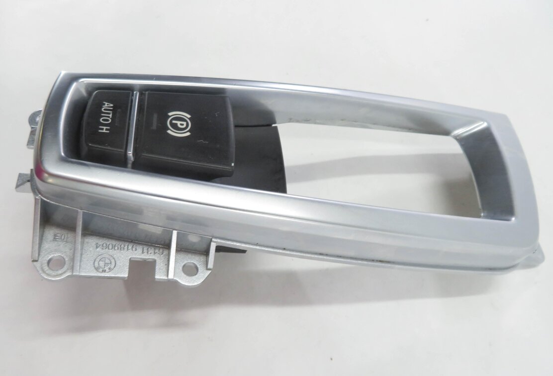 Thumbnail 4: 2011 BMW 535iGT (F07) SHIFTER TRIM w/ PAKRING BRAKE & AUTO H SWITCH BUTTON