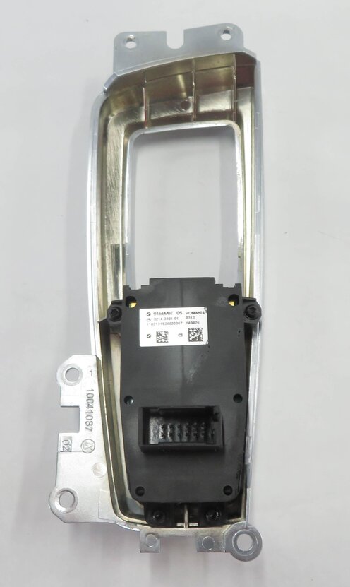 Thumbnail 6: 2011 BMW 535iGT (F07) SHIFTER TRIM w/ PAKRING BRAKE & AUTO H SWITCH BUTTON