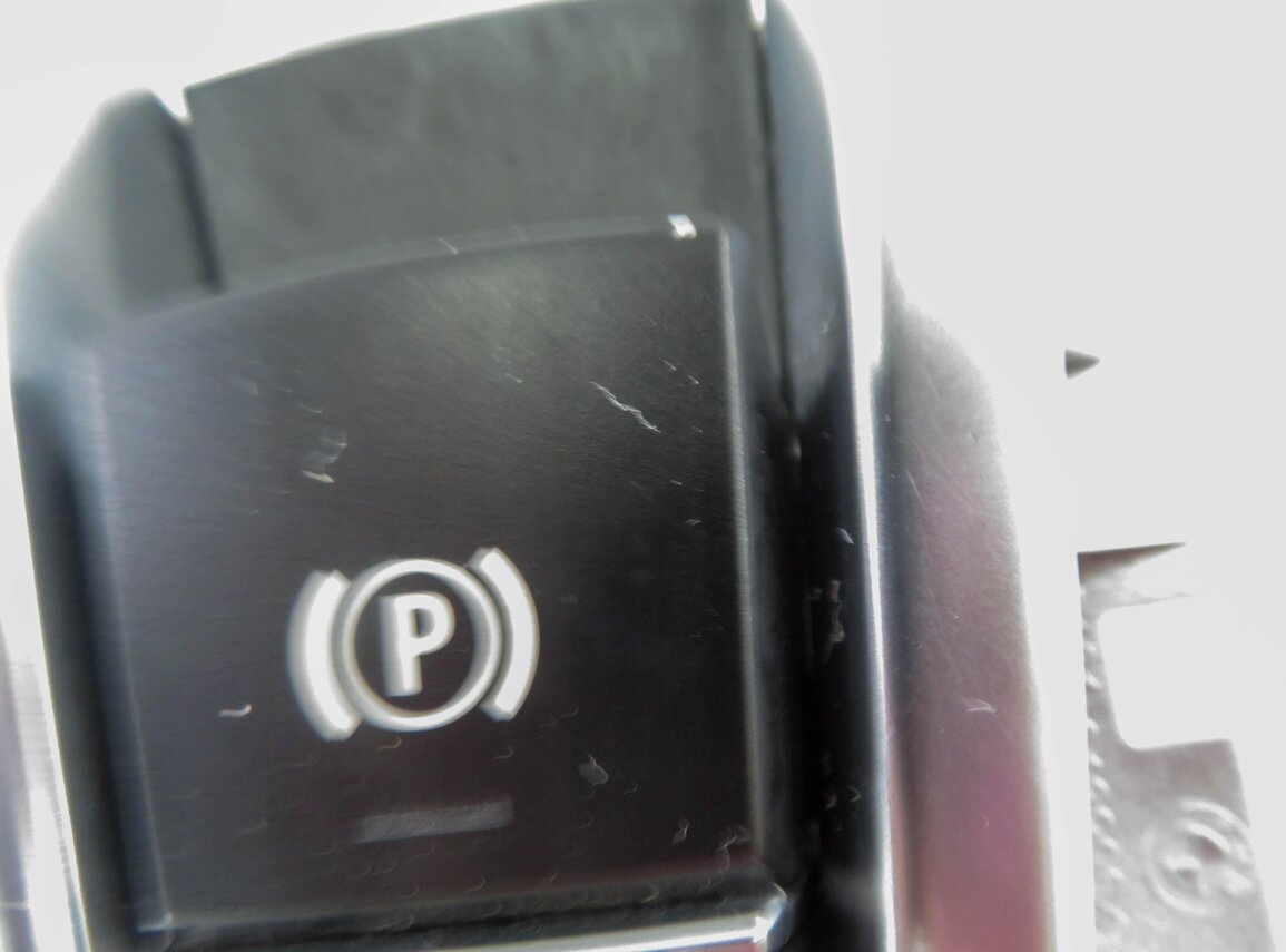 Thumbnail 8: 2011 BMW 535iGT (F07) SHIFTER TRIM w/ PAKRING BRAKE & AUTO H SWITCH BUTTON