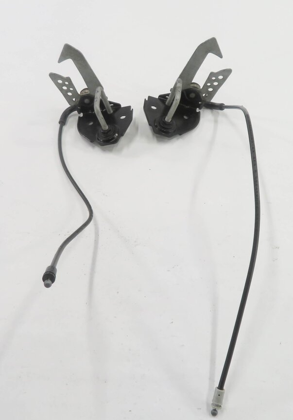 2011 BMW 535iGT (F07) FRONT LEFT & RIGHT UPPER HOOD LOCK LATCH SET-2 w/ CABLES
