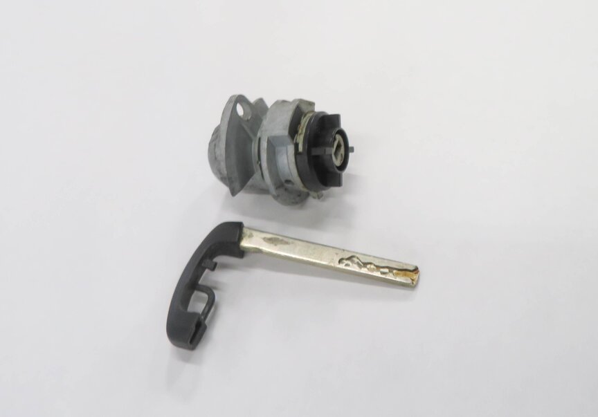 Thumbnail 3: 2011 BMW 535iGT (F07) LEFT FRONT DRIVER DOOR HANDLE LOCK CYLINDER w/ KEY