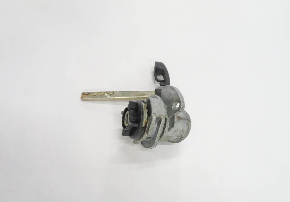 Thumbnail 4: 2011 BMW 535iGT (F07) LEFT FRONT DRIVER DOOR HANDLE LOCK CYLINDER w/ KEY