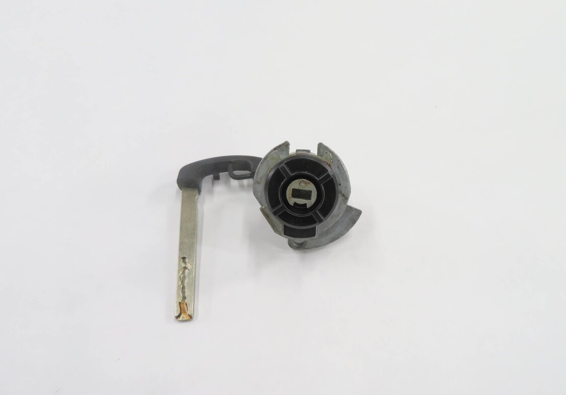 Thumbnail 6: 2011 BMW 535iGT (F07) LEFT FRONT DRIVER DOOR HANDLE LOCK CYLINDER w/ KEY