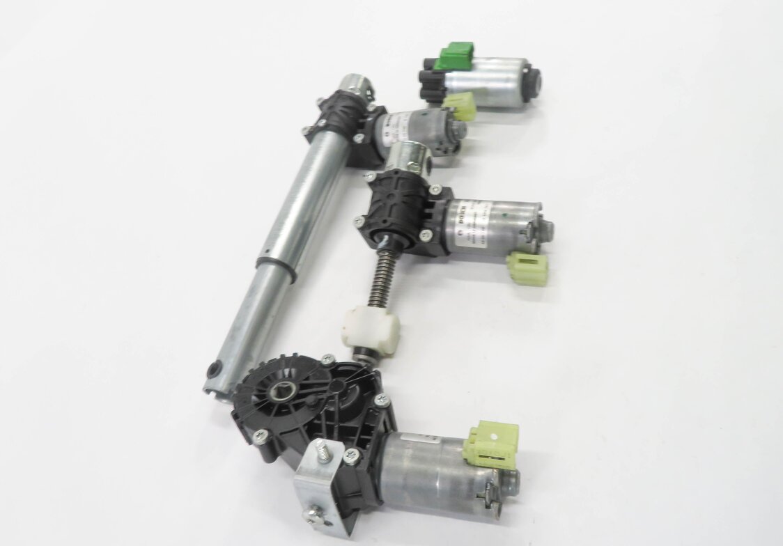 Thumbnail 3: 2011 BMW 535iGT (F07) LEFT FRONT DRIVER POWER SEAT ADJUSTMENT MOTOR SET-4