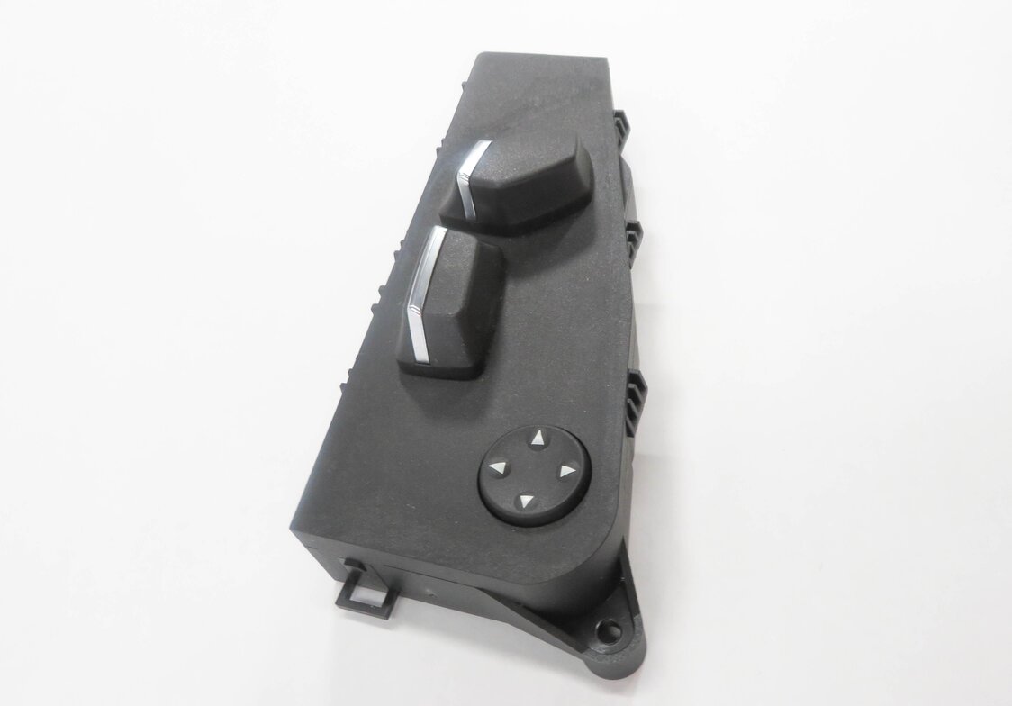 Thumbnail 2: 2011 BMW 535iGT (F07) RIGHT FRONT PASSENGER POWER SEAT ADJUSTMENT SWITCH BUTTON