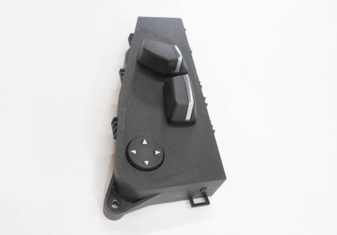 Thumbnail 3: 2011 BMW 535iGT (F07) LEFT FRONT DRIVER POWER SEAT ADJUSTMENT SWITCH BUTTON