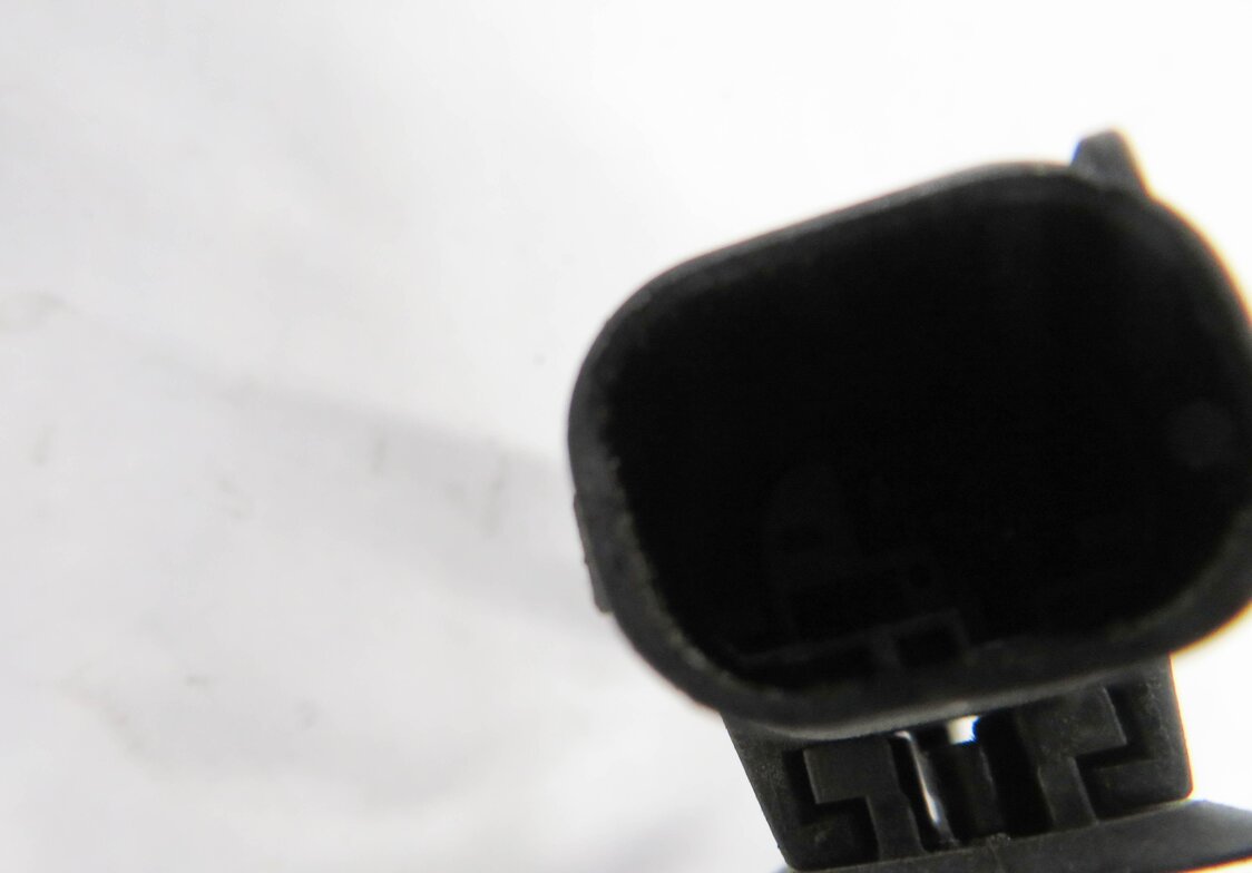 Thumbnail 7: 2011 BMW 535iGT (F07) FRONT LEFT & RIGHT LOWER HOOD LOCK LATCH SET-2
