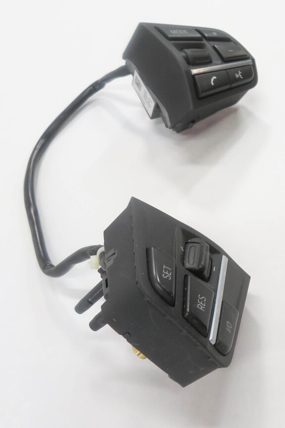 Thumbnail 4: 2011 BMW 535iGT (F07) LEFT & RIGHT STEERING SWITCH BUTTON SET-2