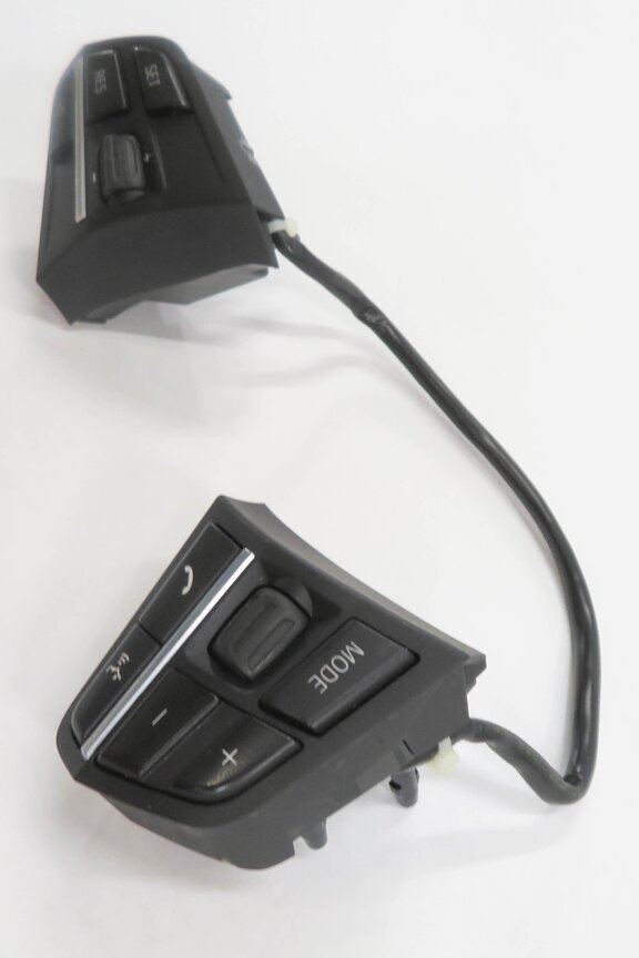 Thumbnail 5: 2011 BMW 535iGT (F07) LEFT & RIGHT STEERING SWITCH BUTTON SET-2