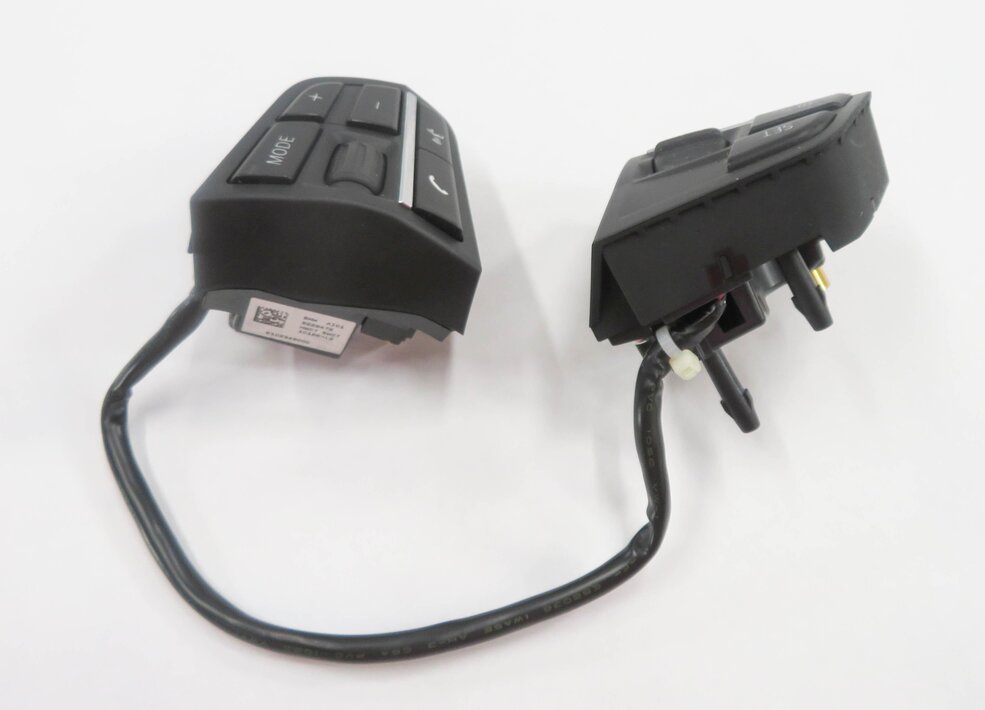 Thumbnail 6: 2011 BMW 535iGT (F07) LEFT & RIGHT STEERING SWITCH BUTTON SET-2