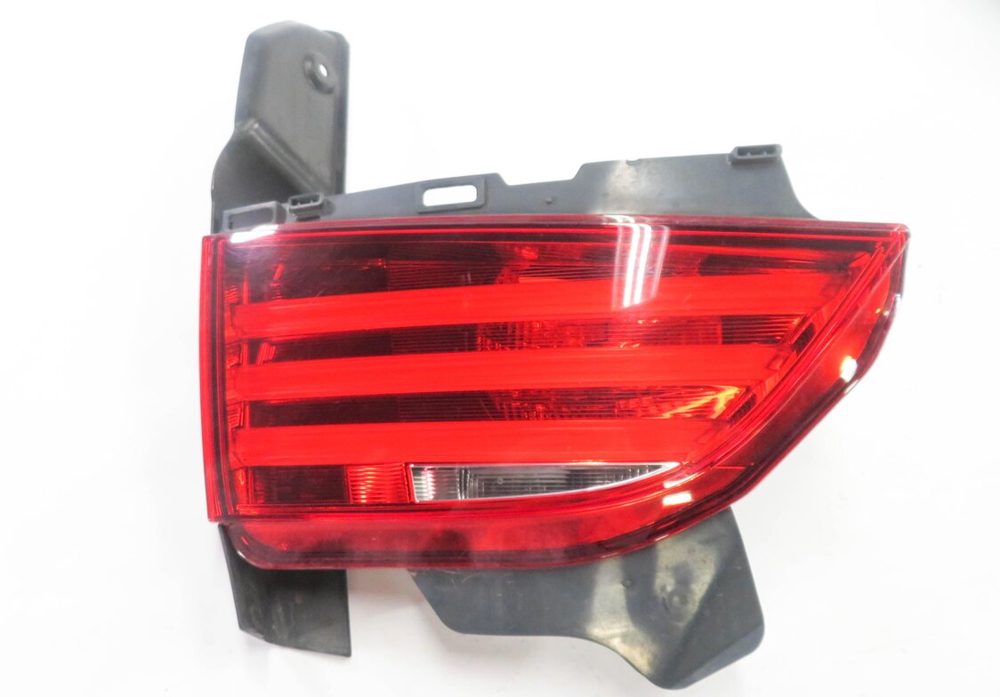 2010-2013 BMW 535iGT 550iGT (F07) LEFT DRIVER TRUNK LID TAILLIGHT LIGHT LAMP