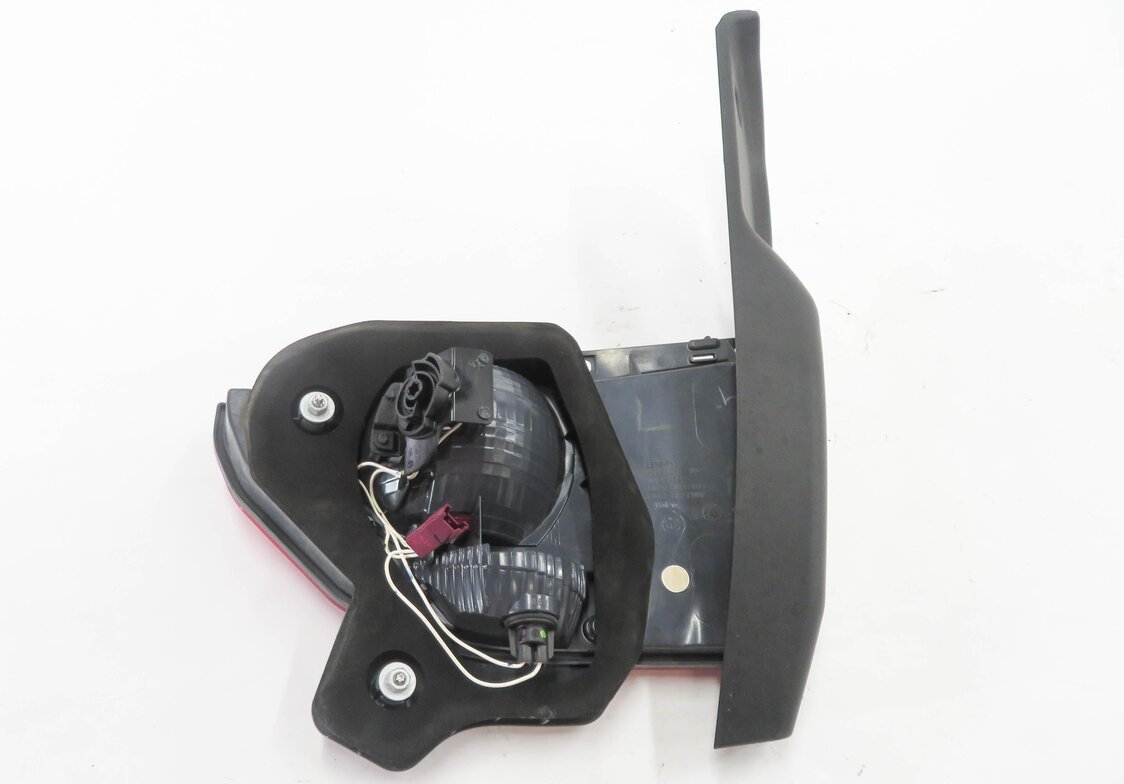 Thumbnail 6: 2010-2013 BMW 535iGT 550iGT (F07) LEFT DRIVER TRUNK LID TAILLIGHT LIGHT LAMP