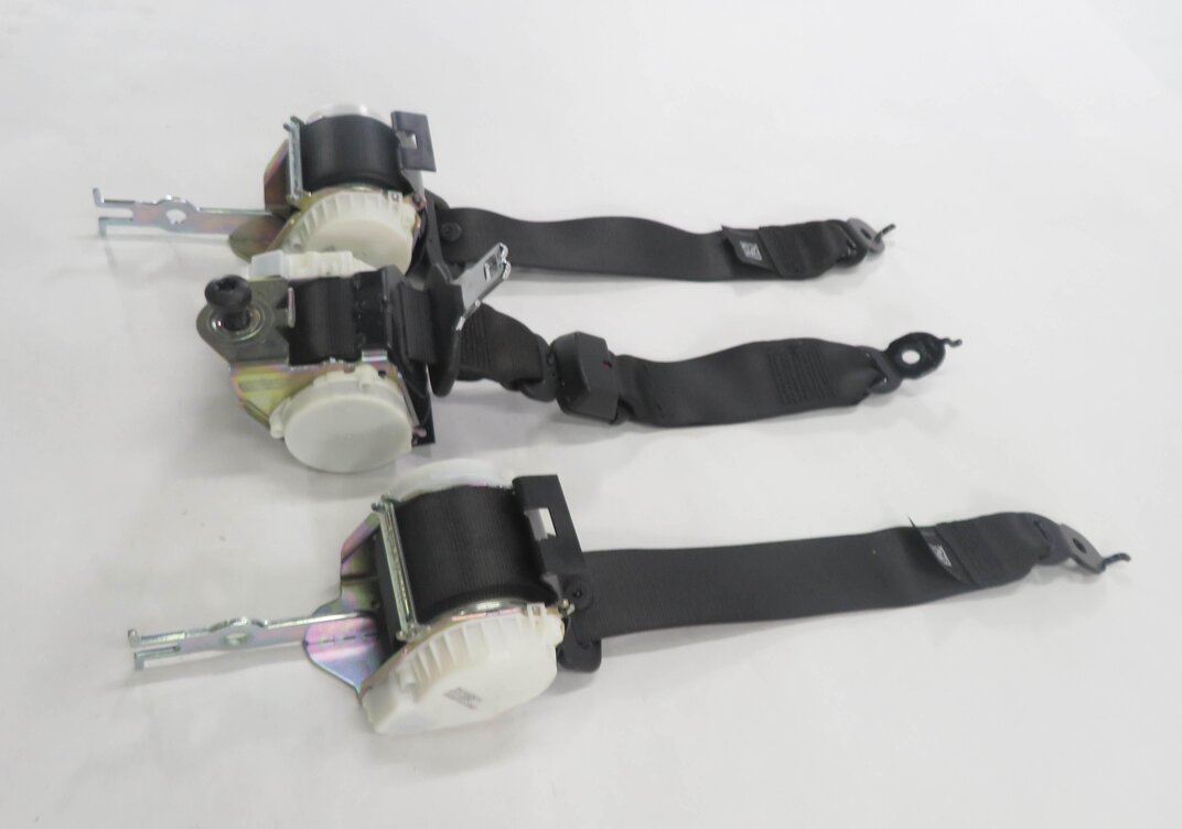 Thumbnail 2: 2011 BMW 535i (F10) REAR SEAT SEATBELT BUCKLE RETRACTOR SET-3 (BLACK)