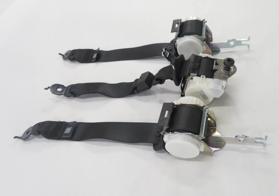 Thumbnail 3: 2011 BMW 535i (F10) REAR SEAT SEATBELT BUCKLE RETRACTOR SET-3 (BLACK)