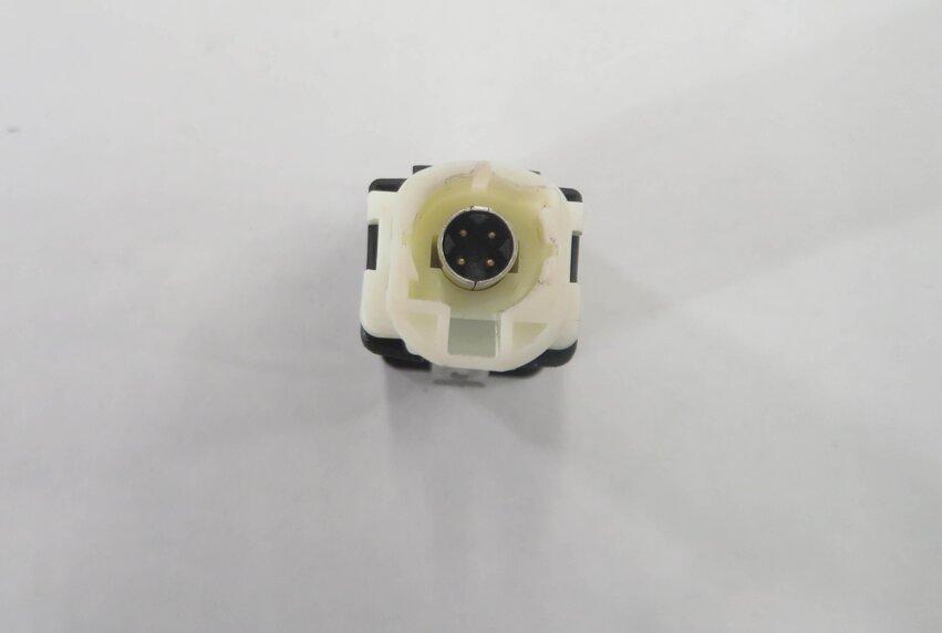 Thumbnail 6: 2011 BMW 535i (F10) USB CHARGING PORT