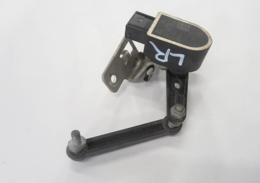 Thumbnail 3: 2011 BMW 535i (F10) LEFT DRIVER REAR SUSPENSION HEIGHT LEVEL SENSOR