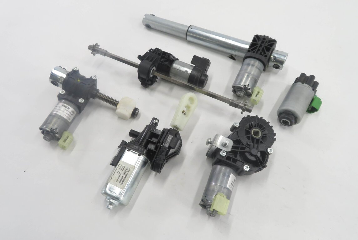2011 BMW 535i (F10) RIGHT FRONT PASSENGER POWER SEAT ADJUSTMENT MOTOR SET-6