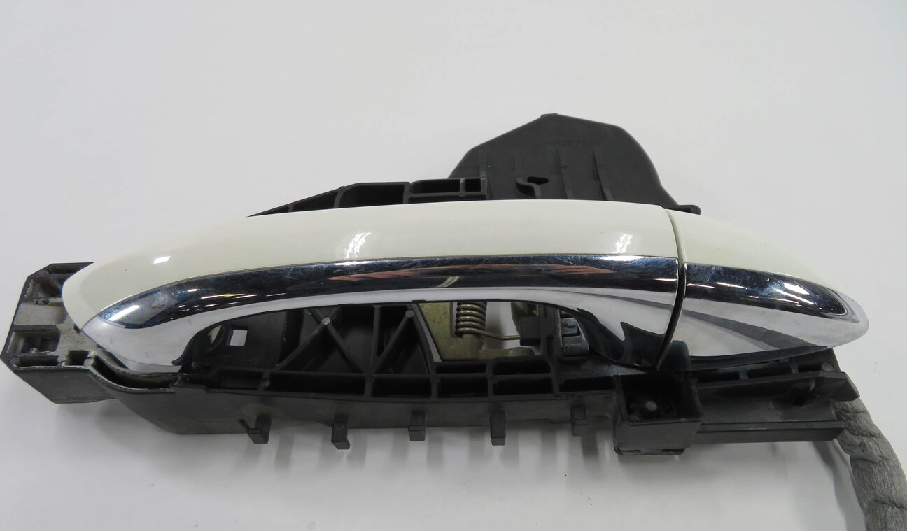 Thumbnail 6: 06 MERCEDES BENZ R350 (W251) RIGHT FRONT PASSENGER DOOR HANDLE (ALABASTER WHITE)