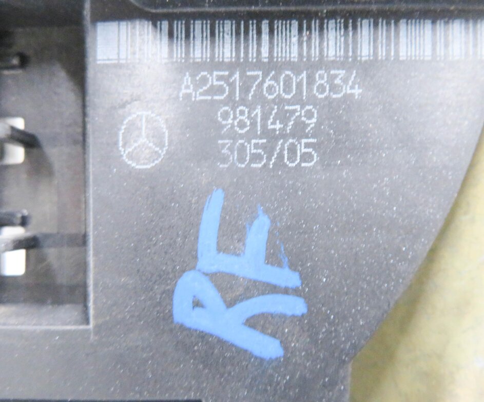 Thumbnail 8: 06 MERCEDES BENZ R350 (W251) RIGHT FRONT PASSENGER DOOR HANDLE (ALABASTER WHITE)