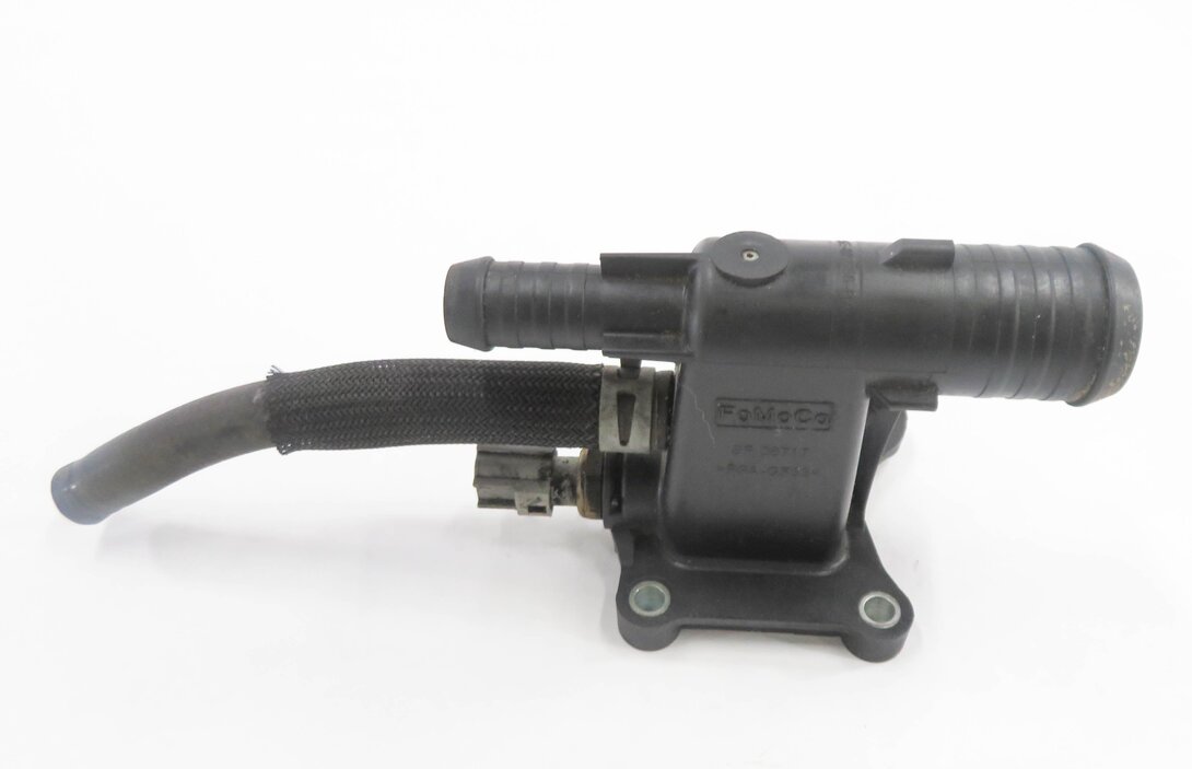 Thumbnail 5: 2013 RANGE ROVER EVOQUE (L538) 2.0L TURBO ENGINE WATER OUTLET THERMOSTAT HOUSING