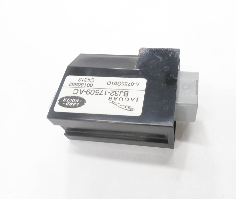 Thumbnail 4: 2013 RANGE ROVER EVOQUE (L538) WINDSHILED WIPER RELAY MODULE