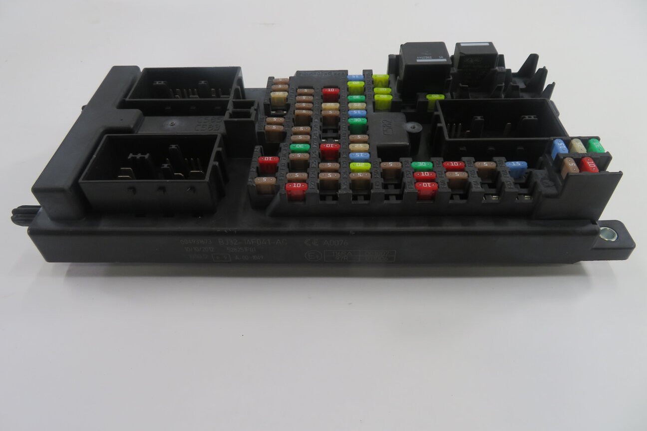 Thumbnail 13: 2013 RANGE ROVER EVOQUE (L538) 2.0T ENGINE FUSE BOX IMMOBILIZER MODULE KEY SET