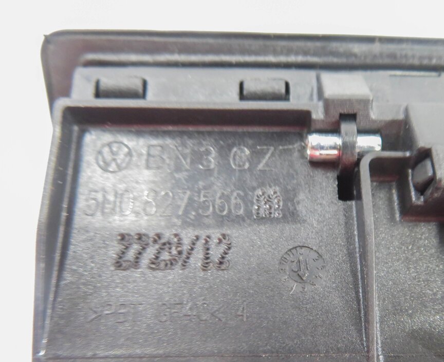 Thumbnail 7: 2013 AUDI S5 (B8 8T) REAR TRUNK RELEASE HANDLE w/ BACKUP CAMERA