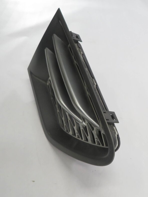Thumbnail 3: 2010 RANGE ROVER SPORT (L320) SUPERCHARGED - RIGHT PASSENGER FENDER GRILLE TRIM