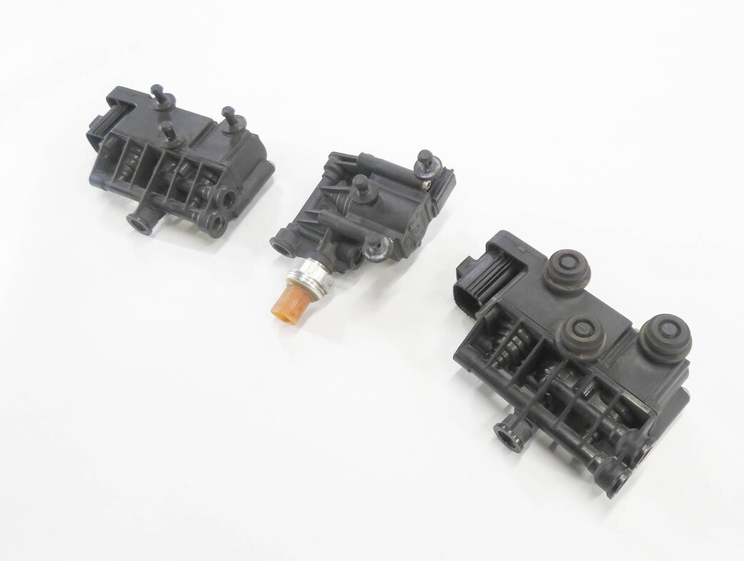 2010 RANGE ROVER SPORT (L320) AIR SUSPENSION VALVE BLOCK SET-3