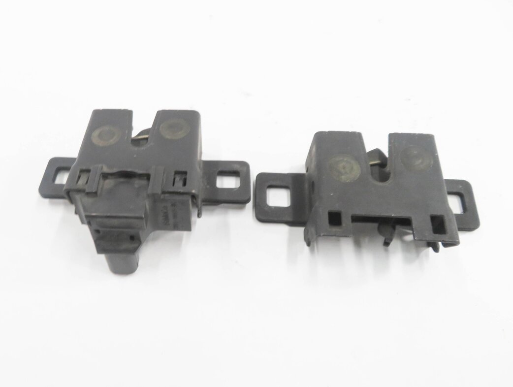 Thumbnail 6: 2010 RANGE ROVER SPORT (L320) FRONT LEFT & RIGHT LOWER HOOD LATCH SET-2