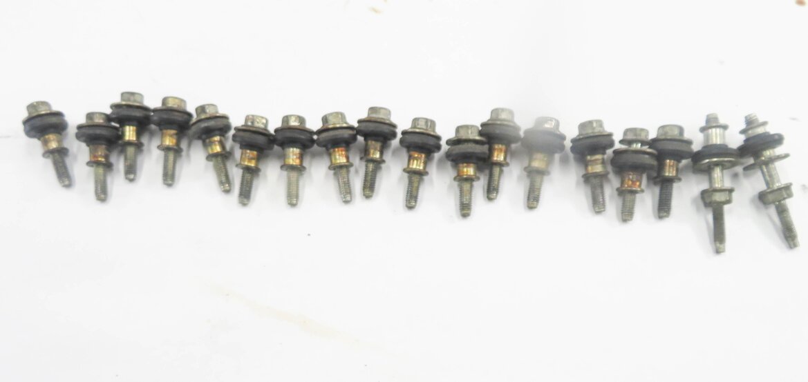 Thumbnail 7: 2010-2018 RANGE ROVER / SPORT (L320 L322 L494 L405) 5.0L V8 - RIGHT VALVE COVER