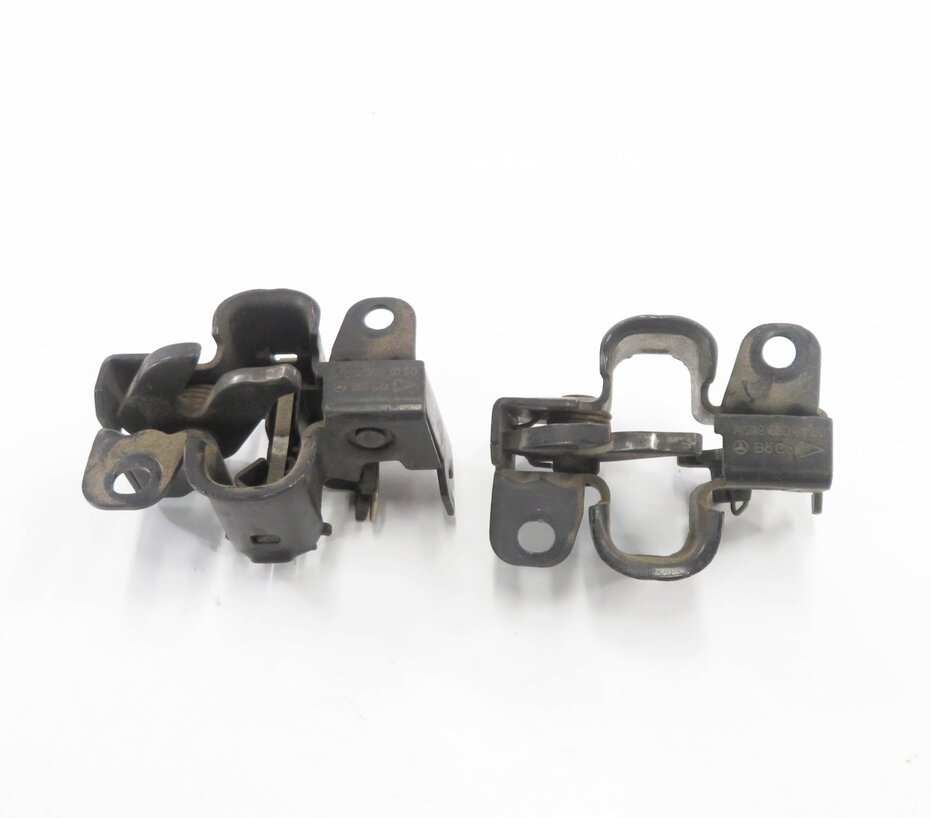 Thumbnail 2: 2008 MERCEDES CLS63 AMG (C219) FRONT LEFT & RIGHT LOWER HOOD LOCK LATCH SET-2