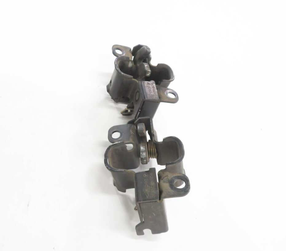 Thumbnail 3: 2008 MERCEDES CLS63 AMG (C219) FRONT LEFT & RIGHT LOWER HOOD LOCK LATCH SET-2