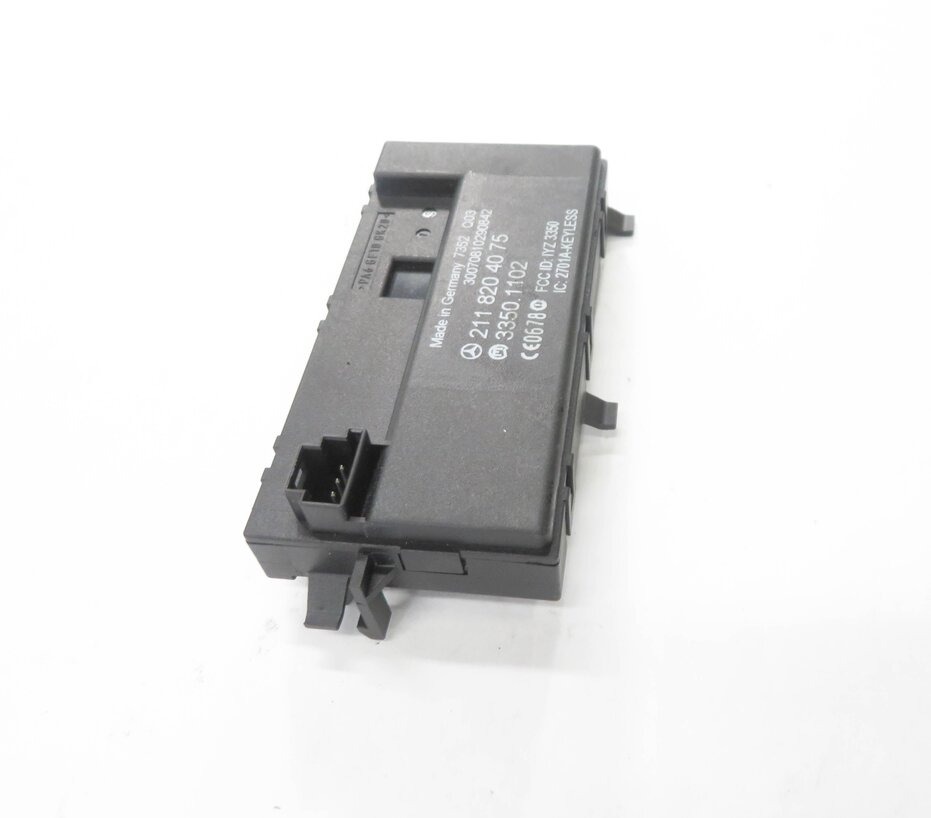 Thumbnail 4: 2008 MERCEDES CLS63 AMG (C219) KEYLESS ENTRY CONTROL MODULE