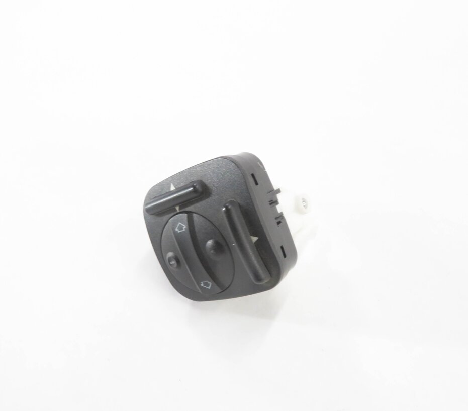 2008 MERCEDES CLS63 AMG (C219) RIGHT FRONT PASSENGER SEAT LUMBAR SWITCH BUTTON