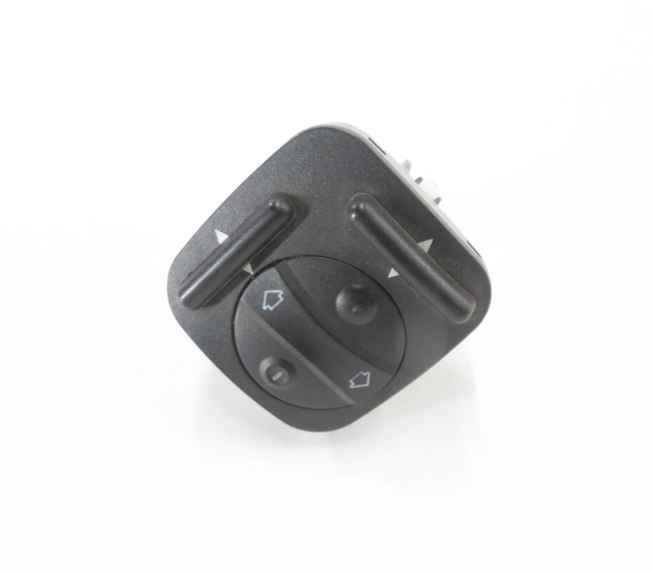 Thumbnail 2: 2008 MERCEDES CLS63 AMG (C219) RIGHT FRONT PASSENGER SEAT LUMBAR SWITCH BUTTON