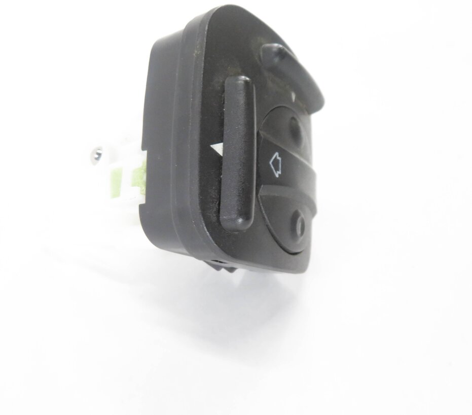 Thumbnail 4: 2008 MERCEDES CLS63 AMG (C219) RIGHT FRONT PASSENGER SEAT LUMBAR SWITCH BUTTON