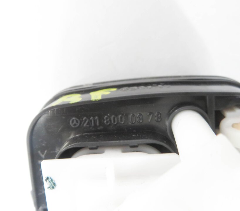 Thumbnail 7: 2008 MERCEDES CLS63 AMG (C219) RIGHT FRONT PASSENGER SEAT LUMBAR SWITCH BUTTON