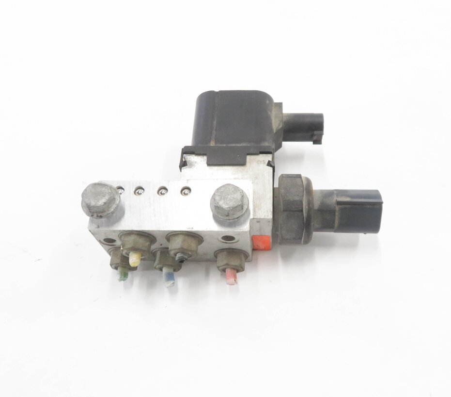 Thumbnail 2: 2008 MERCEDES CLS63 AMG (C219) AIR SUSPENSION VALVE BLOCK