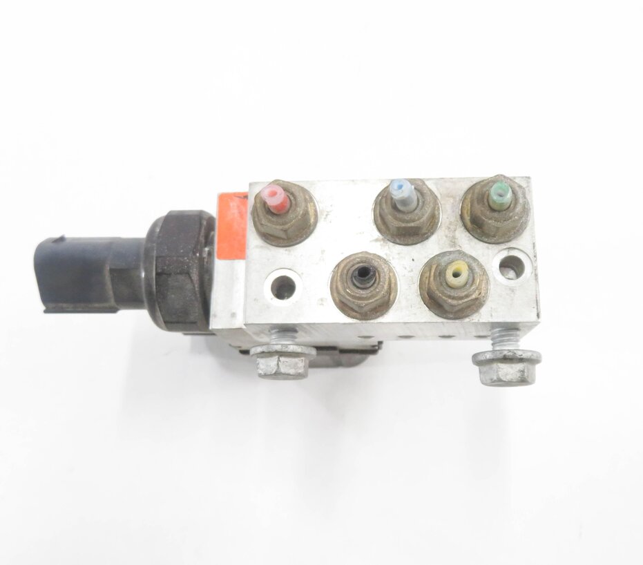 Thumbnail 6: 2008 MERCEDES CLS63 AMG (C219) AIR SUSPENSION VALVE BLOCK