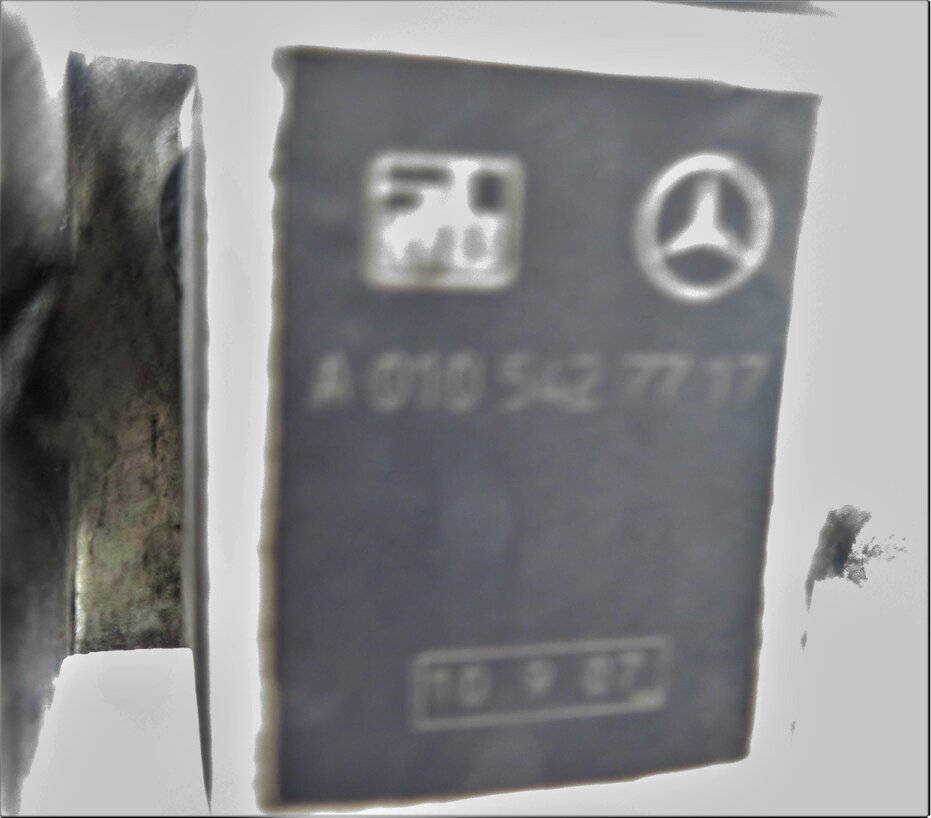 Thumbnail 5: 2008 MERCEDES CLS63 AMG (C219) RIGHT FRONT SUSPENSION HEIGHT LEVEL SENSOR