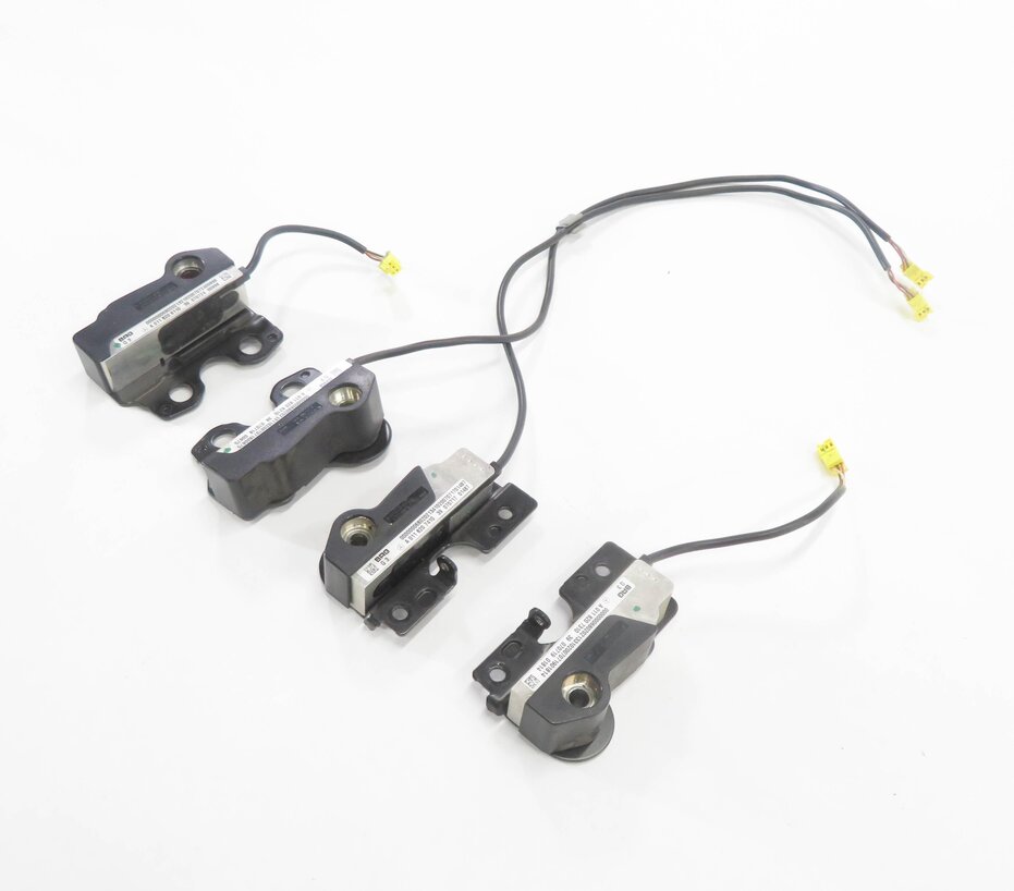 2008 MERCEDES CLS63 AMG (C219) RIGHT FRONT PASSENGER SEAT WEIGHT SENSOR SET-4