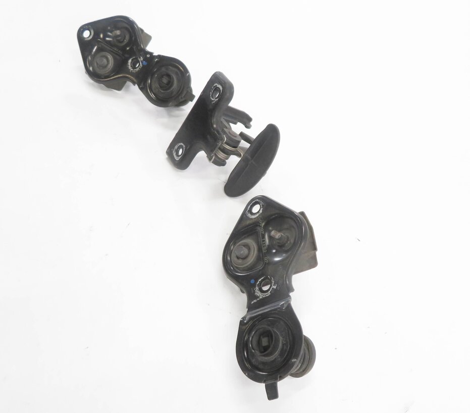 Thumbnail 3: 2008 MERCEDES CLS63 AMG (C219) FRONT HOOD SAFETY LATCH STRIKER LATCH SET-3